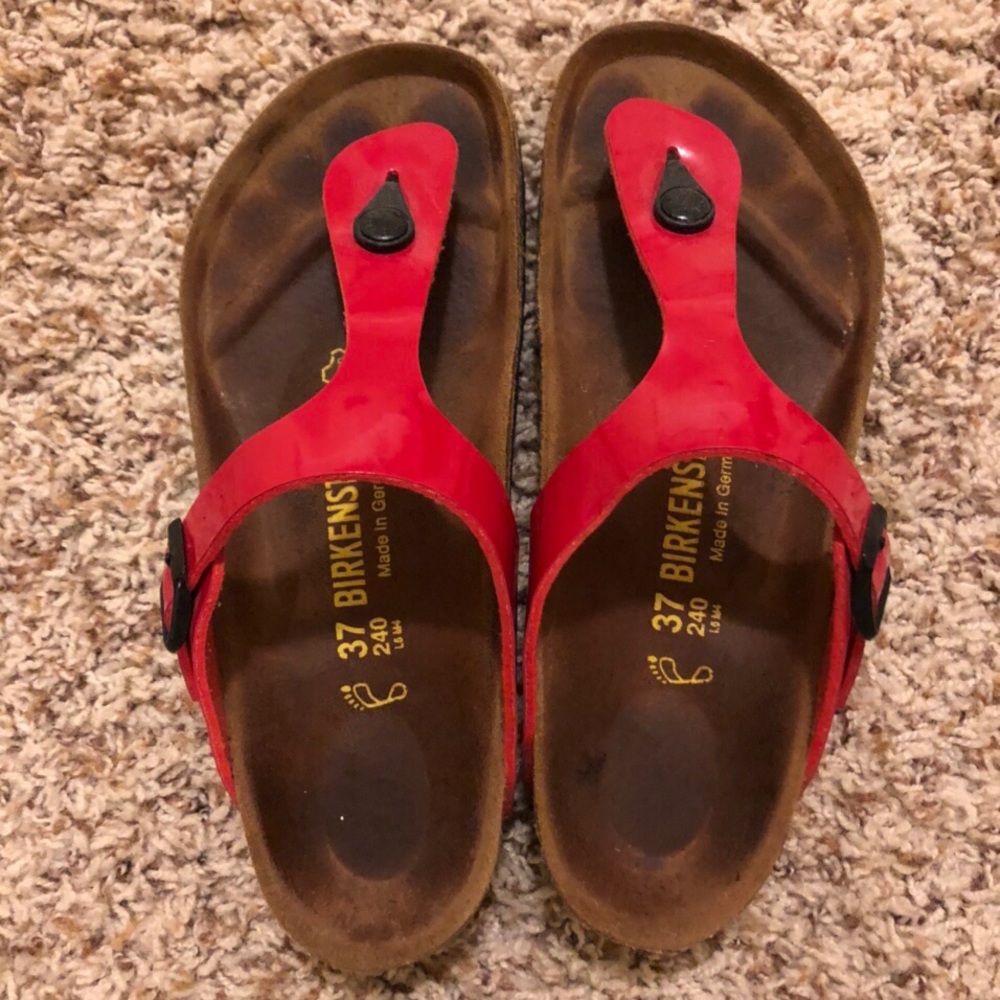 red gizeh birkenstocks